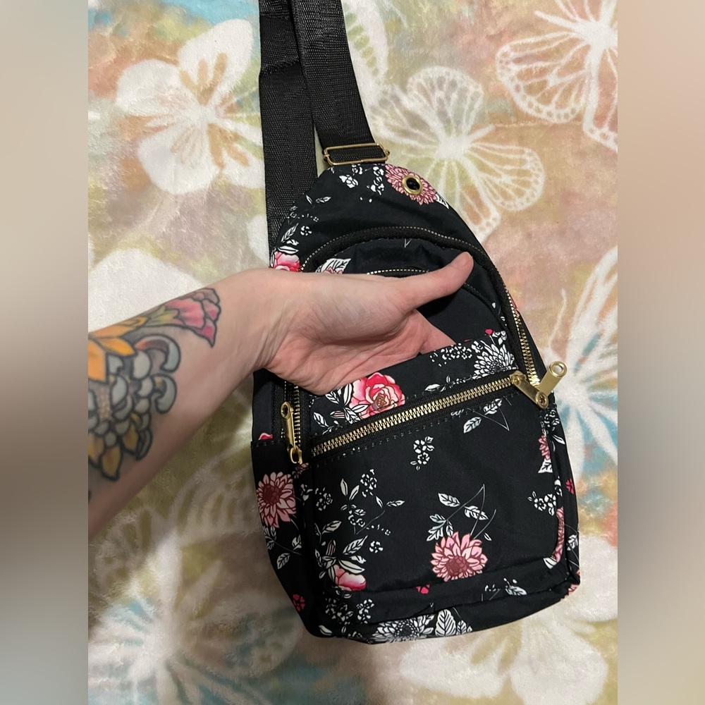 Floral Sling Bag 🔥NWOT🔥 - Picture 3 of 5